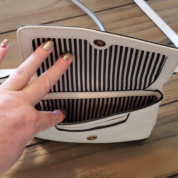 Kate Spade purse with adjustable strap - Picture 5 of 12